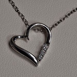 NIB Fred Meyer Jewelers Diamond Heart Necklace   18"